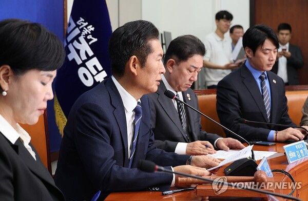 더불어민주당 정청래 대표가 29일 서울 여의도 국회에서 열린 최고위원회의에서 발언하고 있다. [사진=연합뉴스]