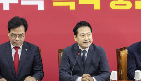 장동혁 국민의힘 당대표가 3일 수석 최고위원회의서 조은석 특검을 비판하고 있다. [사진=연합뉴스]