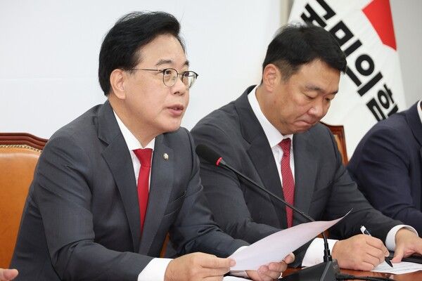 국민의힘&nbsp;송언석&nbsp;원내대표가 30일 서울 여의도 국회에서 열린 원내대책회의에서 발언하고 있다. [사진=연합뉴스]