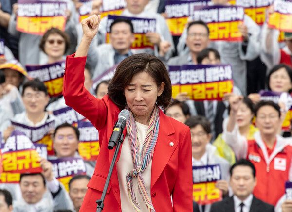 &nbsp;국민의힘&nbsp;나경원&nbsp;의원이 4일 국회 본청 계단에서 열린 야당말살 정치탄압 특검수사 규탄대회에서 민주당을 규탄하는 내용의 연설을 하고 있다. [사진=연합뉴스]