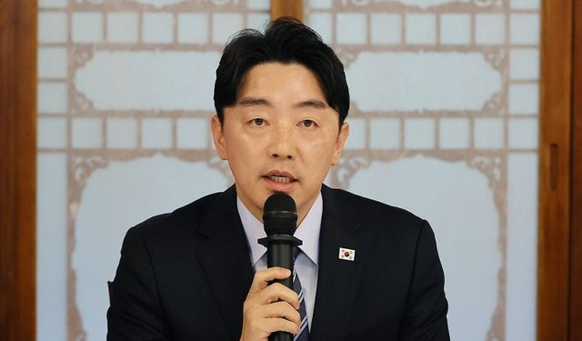 강훈식 대통령비서실장이 7일 서울 종로구 총리공관에서 열린 고위당정협의회에서 '미국 한국인 300여명 체포 구금'과 관련 미국 행정부와 석방교섭이 마무리됐다고 말했다. 2025.9.7 [사진=연합뉴스]