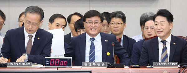 8일 서울 여의도 국회에서 열린 기후위기특별위원회 전체회의에&nbsp;김성환&nbsp;환경부 장관이 출석해 있다. [사진=연합뉴스]