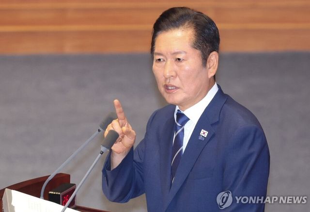 더불어민주당 정청래 대표가 9일&nbsp; 국회 본회의에서 교섭단체 대표연설을 하고 있다. [사진=연합뉴스]