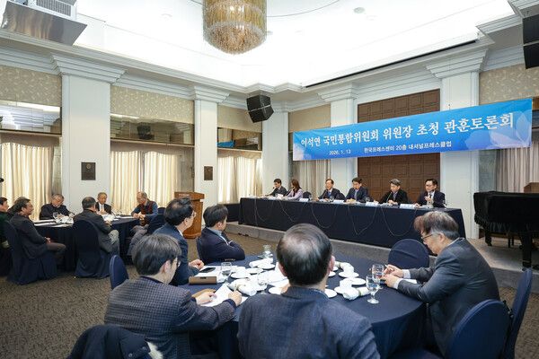 이석연 대통령직속 국민통합위원장이 13일 서울 중구 한국프레스센터에서 열린 관훈클럽 초청 관훈토론회에서 발언하고 있다. [사진=국민통합위 제공]