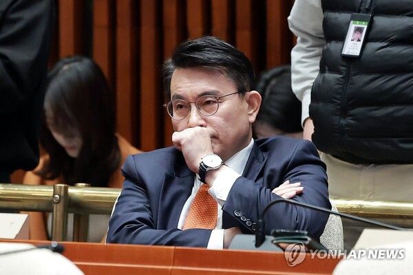 윤상현 국민의힘 의원이 15일 국회에서 열린&nbsp;의원총회에 참석했다. [사진=연합뉴스]