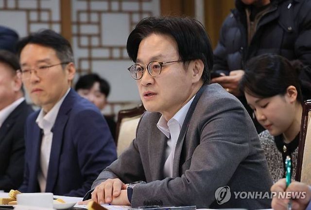 김정관 산업통상부 장관은 15일 '반도체 관세'와 관련 긴급대책회의를 열어 대응방향을 점검했다. 사진은 지난 9일 김정관 장관이서울 종로구 정부서울청사에서 열린 주한미국상공회의소(암참) 초청 간담회에서 발언하고 있다.&nbsp; [사진=연합뉴스]&nbsp;