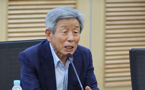 유인태 전 국회 사무총장은 15일 라디오에 출연해 공천헌금 수수 의혹으로 민주당 윤리심판원에서 제명 결정이 내려진 김병기 의원에 대해 