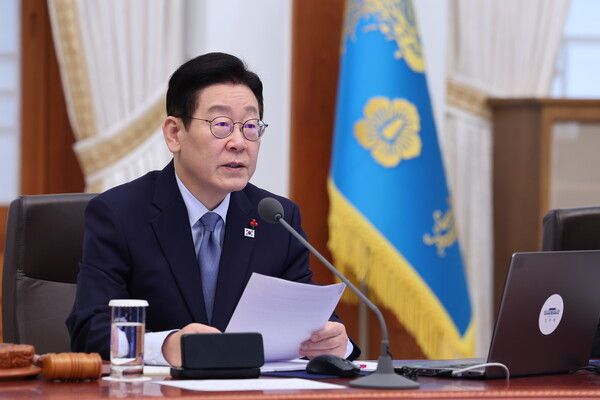 이재명&nbsp;대통령이 15일 청와대에서 열린 수석보좌관회의에서 발언하고 있다. [사진=연합뉴스]