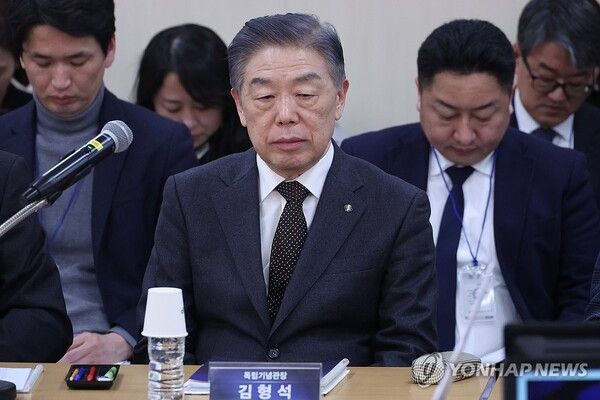 '친일 뉴라이트' 역사왜곡 논란의 중심에 서있던 김형석 독립기념관장이 19일 취임 1년5개월만에 독립기념관 이사회에서 해임건의안이 의결됐다. [사진=연합뉴스]