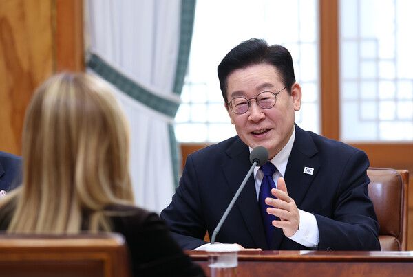 이재명 대통령이 19일 청와대에서 열린 조르자 멜로니&nbsp;이탈리아&nbsp;총리와의 확대회담에서 발언하고 있다. [사진=연합뉴스]