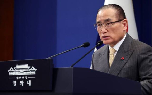 위성락 국가안보실장이 2일 청와대 기자회견장에서 이재명 대통령의 중국 국빈방문에 대해 브리핑하고 있다. [사진=연합뉴스]