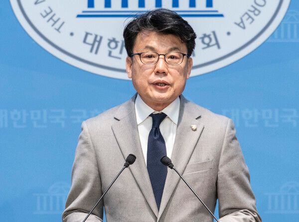 더불어민주당 원내대표 보궐선거에 출마하는 진성준 의원은 2일 라디오에 출연해 