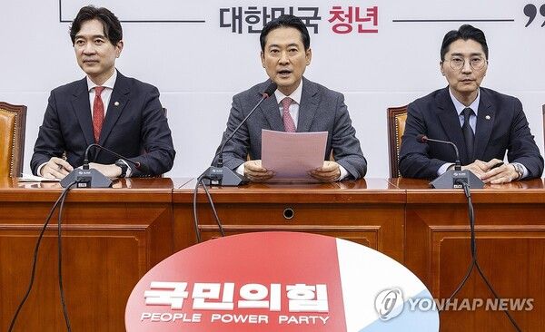 국민의힘&nbsp;장동혁&nbsp;대표가 2일 국회에서 기자간담회에서 2026년 지방선거 공천에 대한 원칙을 말하고 있다. [사진=연합뉴스]