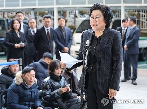 이혜훈&nbsp;기획예산처 장관 후보자가 30일 오전 서울 중구 예금보험공사에 마련된 인사청문회 준비 사무실로 출근하며 과거 발언에 대해 사과하고 있다.이 후보자는 