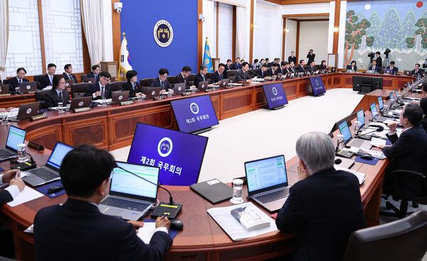 이재명&nbsp;대통령이 20일 청와대에서 열린 국무회의를 주재하고 있다. [사진=연합뉴스]