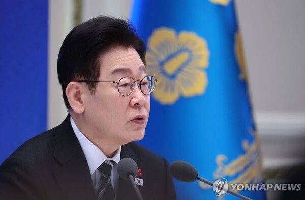 이재명 대통령이 21일 청와대 영빈관에서 신년기자회견을 하고 있다 [사진=연합뉴스]