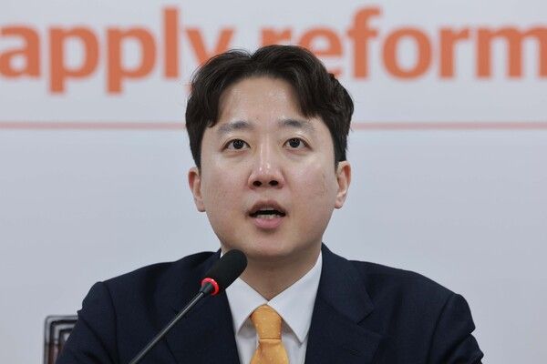 &nbsp;개혁신당&nbsp;이준석&nbsp;대표가 22일 서울 여의도 국회에서 열린 최고위원회의에 참석해 발언하고 있다. [사진=연합뉴스]