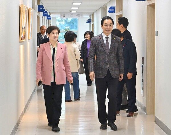 강은희&nbsp;대구교육감(왼쪽)과&nbsp;&nbsp;임종식&nbsp;경북교육감 / 사진=경북교육청