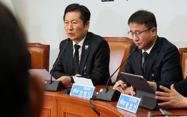 더불어민주당 정청래 대표가 26일 국회에서 열린 최고위원회의에서 발언하고 있다. [사진=연합뉴스]