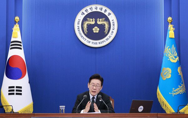 이재명&nbsp;대통령이 29일 청와대에서 열린 수석보좌관회의에서 발언하고 있다. [사진=연합뉴스]