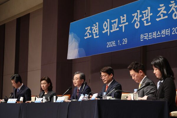 조현&nbsp;외교부 장관이 29일 서울 중구 프레스센터에서 열린 관훈클럽 토론회에서 발언하고 있다. [사진=연합뉴스]