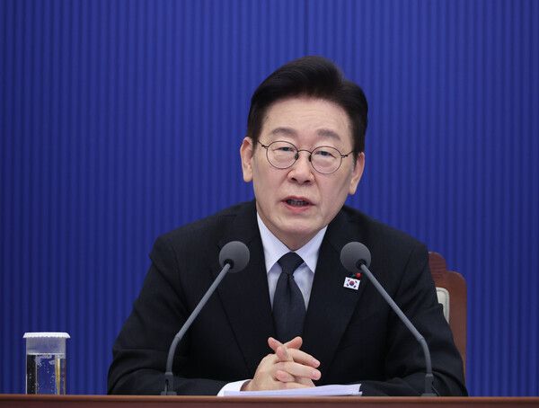 이재명&nbsp;대통령이 29일 청와대에서 열린 수석보좌관회의에서 발언하고 있다. [사진=연합뉴스]