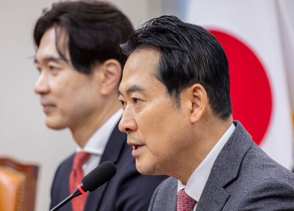 &nbsp;국민의힘&nbsp;장동혁&nbsp;대표가 2일 국회에서 기자간담회에서 민주당에서 제명한 강선우 의원과 김병기 전 원내대표 의혹과 관련해 발언하고 있다. [사진=연합뉴스]