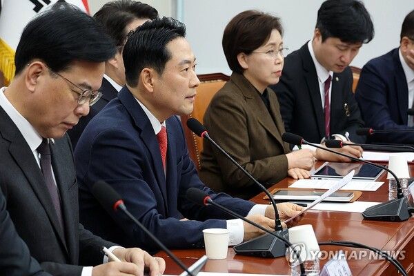 국민의힘&nbsp;장동혁&nbsp;대표가 5일 국회에서 열린 최고위원회의에서 모두발언을 하고 있다. [사진=연합뉴스]
