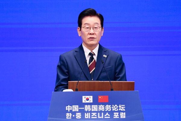 &nbsp;중국을 국빈방문 중인&nbsp;이재명&nbsp;대통령이 5일 베이징 조어대에서 열린 한·중 비즈니스 포럼에서 발언하고 있다. [사진=연합뉴스]