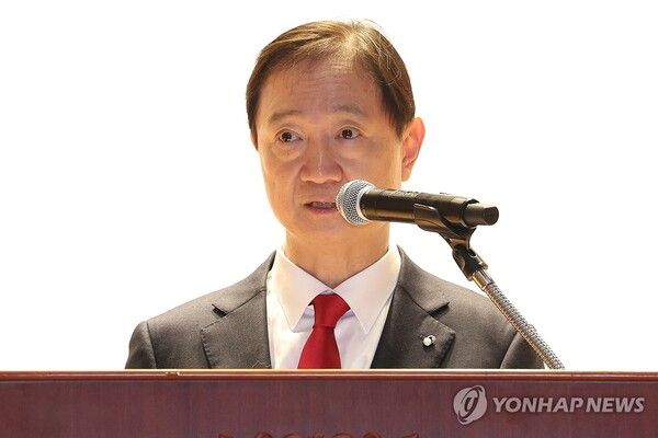 [사진=이찬진&nbsp;금융감독원장이 2일 서울 영등포구 금융감독원에서 열린 2026년 시무식에서 신년사를 하고 있다.&nbsp; (연합뉴스 제공)]