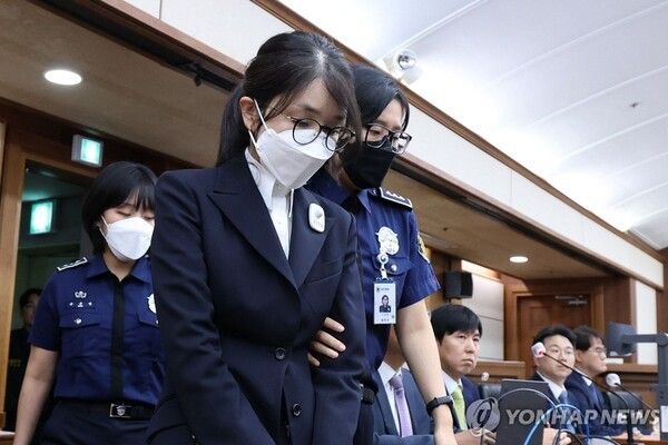 이달 말 구속기간 만료를 앞둔 김건희 씨의 추가 구속 여부를 결정하기 위한 대법원 심문이 오는 27일 열린다 [사진=연합뉴스]