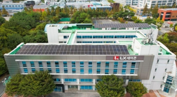 LX세미콘은 올해 현업에서 필요한 기술 분야를 직접 제시하고 창업기업을 모집하고 있다. [사진=LX세미콘]