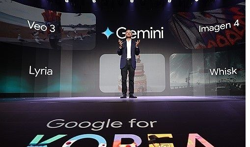 구글 AI 가능성에 대해 발언하는 마니쉬 굽타 시니어 디렉터 [사진=연합뉴스]