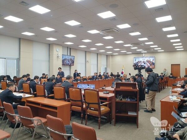 국회 정무위원회가 11일 서울 여의도 국회에서 빗썸 비트코인 오지급 사태 관련 긴급 현안질의를 진행하고 있다. 사진=권은주 기자&nbsp;