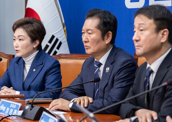 더불어민주당 이언주 최고위원이 11일 국회에서 열린 최고위원회의에서 당내 갈등 봉합을 강조하는 발언을 하고 있다. [사진=연합뉴스]