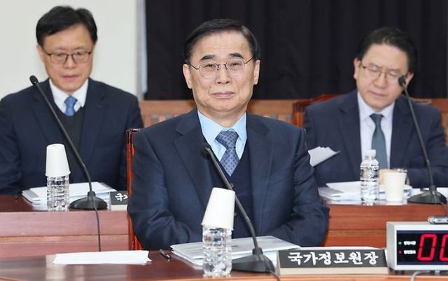 이종석 국가정보원장이 12일 서울 여의도 국회에서 열린 정보위원회 전체회의에 출석해 보고하고 있다. [사진=국회사진기자단/연합뉴스]