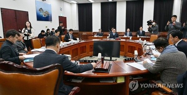 12일 서울 여의도 국회에서 열린 정보위원회 전체회의 [사진=연합뉴스]