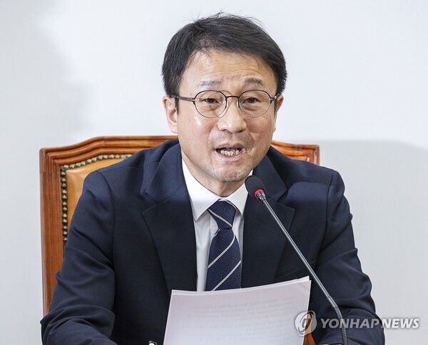 더불어민주당 한병도 원내대표가 19일 국회에서 열린 정책조정회의에서 설 연휴 이후 원내운영방향에 대해 말하고 있다. [사진=연합뉴스]