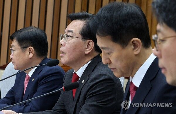 송언석&nbsp;원내대표가 2일 국회에서 열린 '국민의힘-서울특별시 부동산정책협의회'에서 발언하고 있다. [사진=연합뉴스]