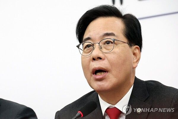 국민의힘&nbsp;송언석&nbsp;원내대표가 23일 국회에서 열린 최고위원회의에서 발언하고 있다. [사진=연합뉴스]