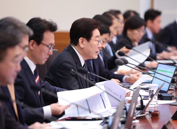 이재명&nbsp;대통령이 24일 청와대에서 열린 국무회의에서 발언하고 있다. [사진=연합뉴스]
