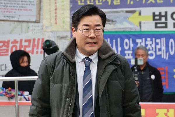 &nbsp;6·3 지방선거 인천시장에 도전하는 더불어민주당&nbsp;박찬대&nbsp;의원이 23일 서울 영등포구 여의도 더불어민주당 중앙당사에서 열린 광역단체장 후보 면접에 참석하고 있다. [사진=연합뉴스]