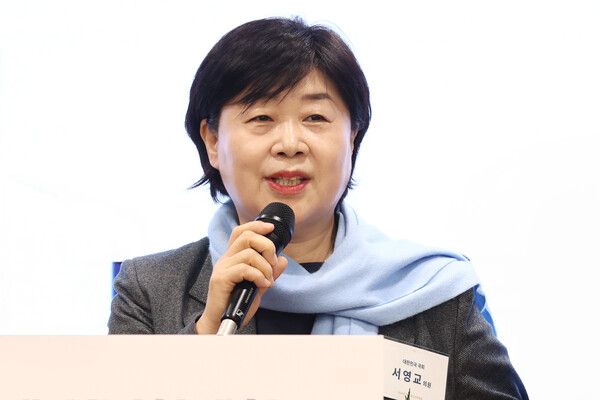 서영교 더불어민주당 의원은 25일 라디오 인터뷰에서&nbsp;윤석열 전 대통령의 비상계엄 당시 2000선까지 떨어졌던 코스피 지수가 이재명 정부에선 5900선을 넘은 것을 언급하며 상법 개정의 필요성을 강조했다. [사진=연합뉴스]