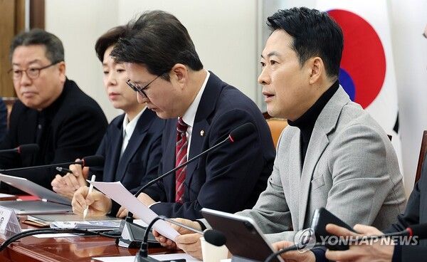 국민의힘&nbsp;장동혁&nbsp;대표가 26일 국회에서 열린 최고위원회의에서 모두발언을 하고 있다. [사진=연합뉴스]