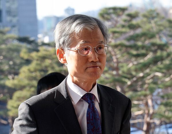 조희대&nbsp;대법원장이 26일 서울 서초구 대법원으로 출근하고 있다. [사진=연합뉴스]