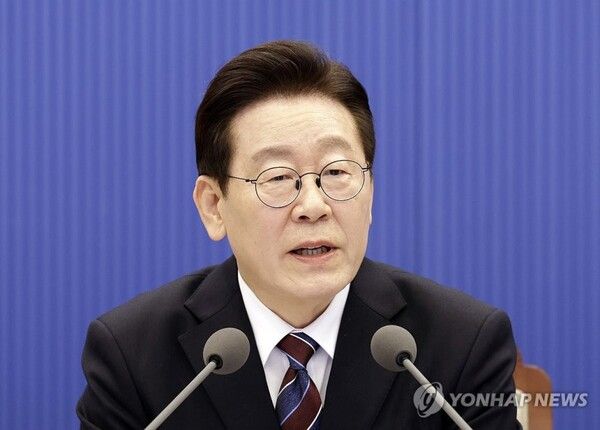 이재명 대통령이 26일 청와대에서 열린 수석보좌관회의에서 발언하고 있다 [사진=연합뉴스]