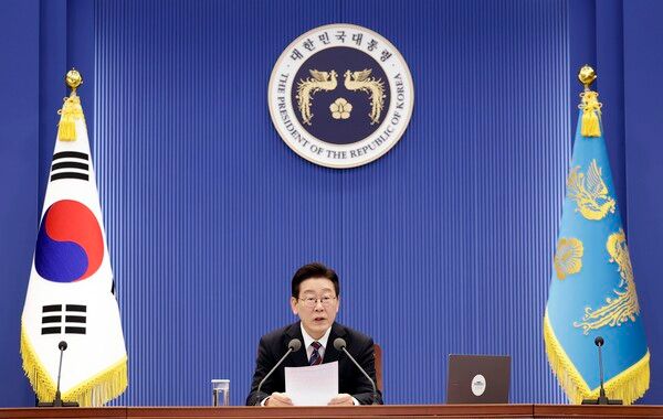 이재명&nbsp;대통령이 26일 청와대에서 열린 수석보좌관회의에서 발언하고 있다. [사진=연합뉴스]