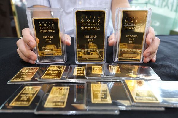 서울 한국금거래소 종로본점에 진열되어 있는 골드바 모습. [사진=연합뉴스]