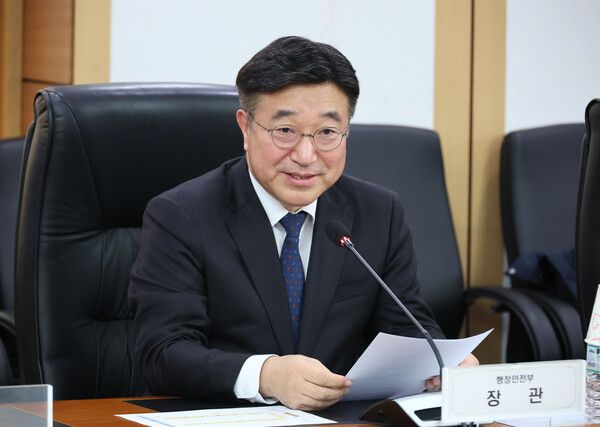 윤호중 행정안전부 장관은 3일 라디오에서 행정 통합을 해야 하는 이유에 대해 