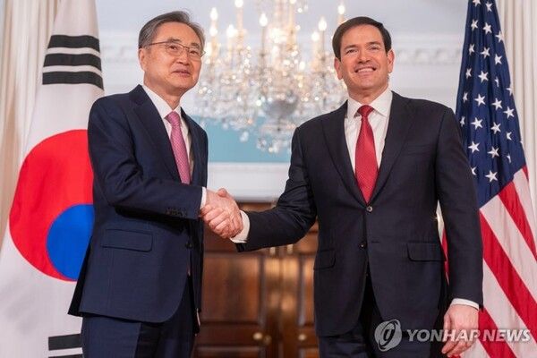 조현 외교장관(왼쪽)과 美국무장관&nbsp;[사진=AP=연합뉴스]